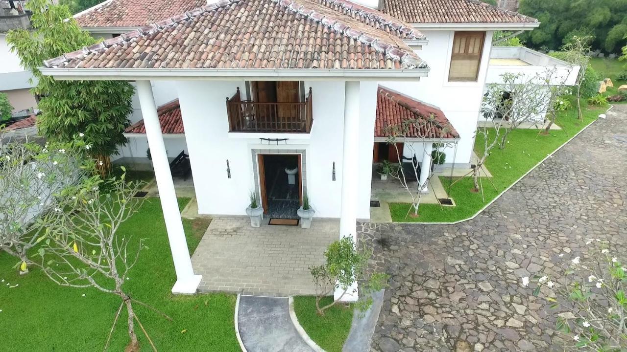 Villa White Queen *